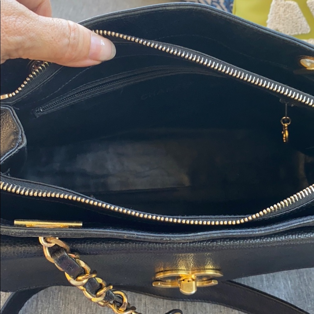 Authentic CHANEL handbag. - Picture 7 of 8
